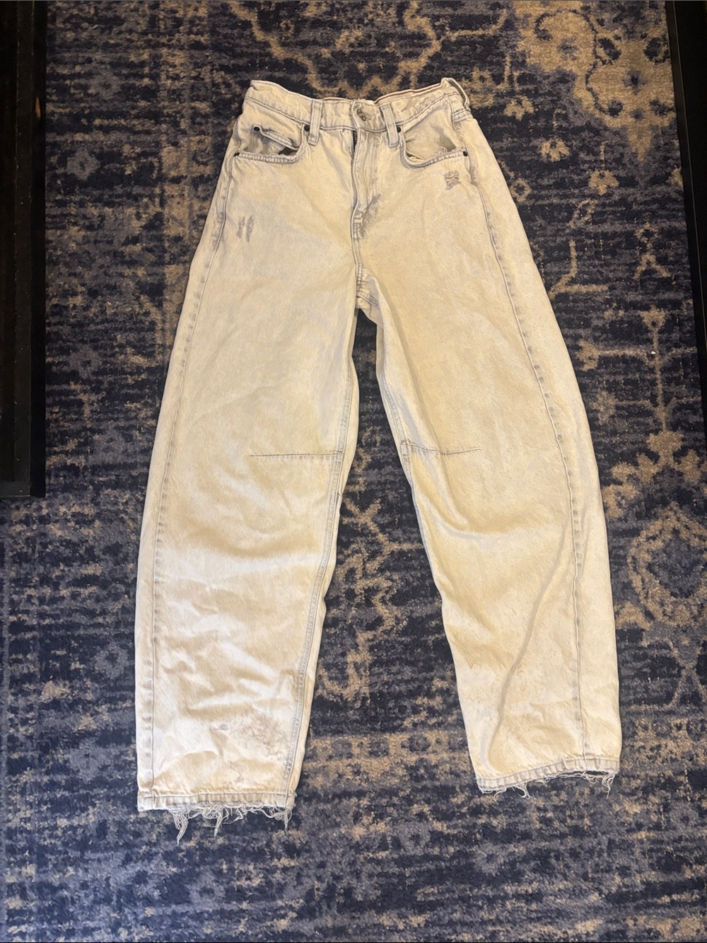 BDG Men's Relaxed Light Stonewashed Jeans